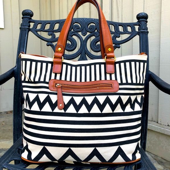 SOLE SOCIETY Cross Body/Shoulder Bag - Picture 4 of 4